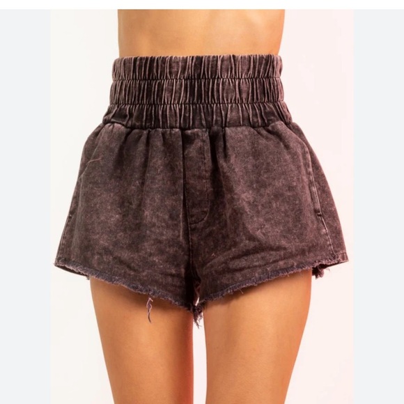 New In Acid Washed Raw Hem High Waisted Jean Shorts NWOT - Picture 1 of 4